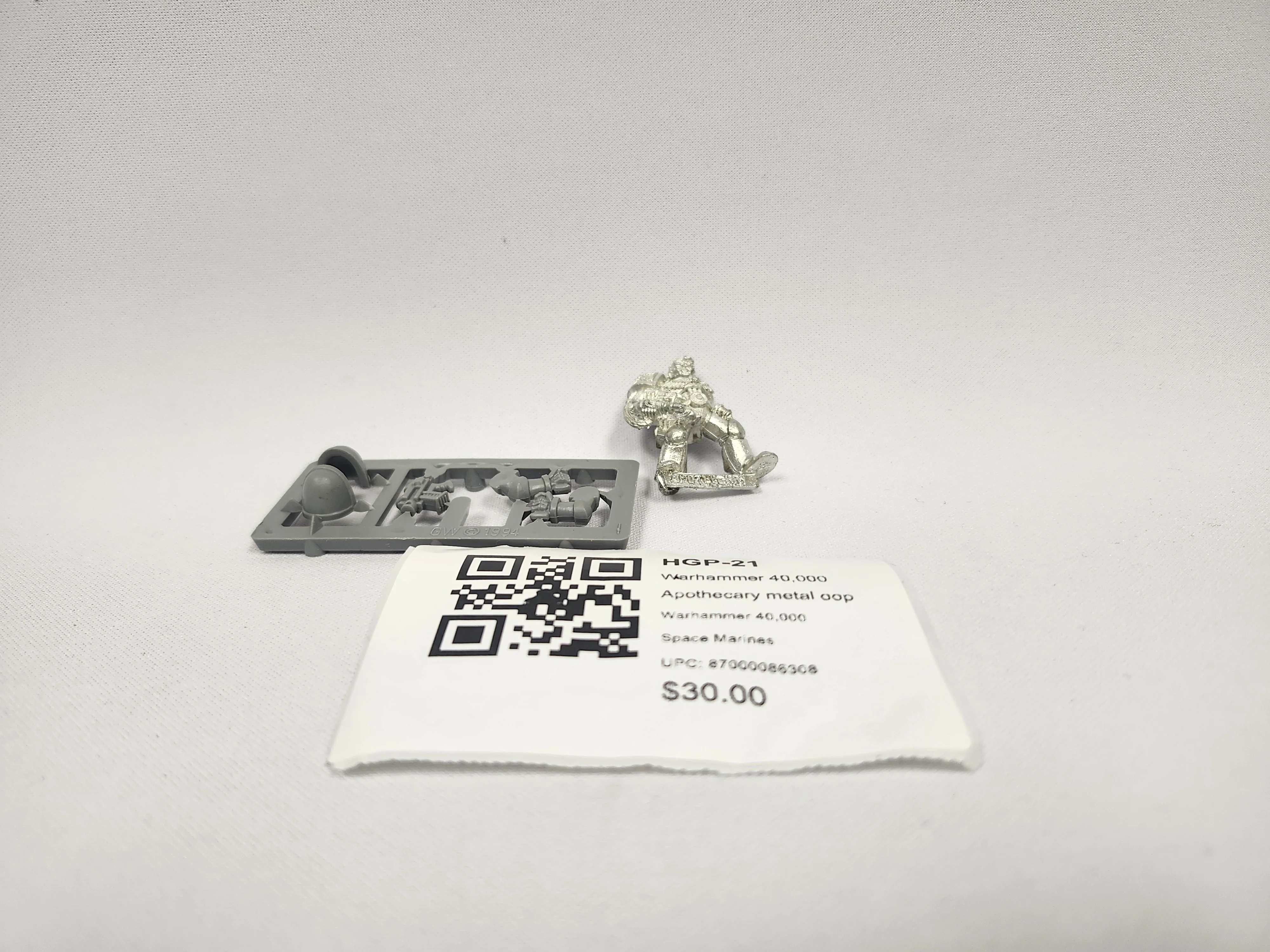 Warhammer 40,000 Apothecary metal oop HGP-21